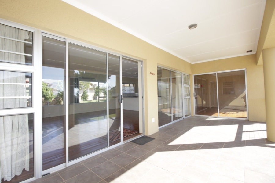 4 Bedroom Property for Sale in Wavecrest Eastern Cape